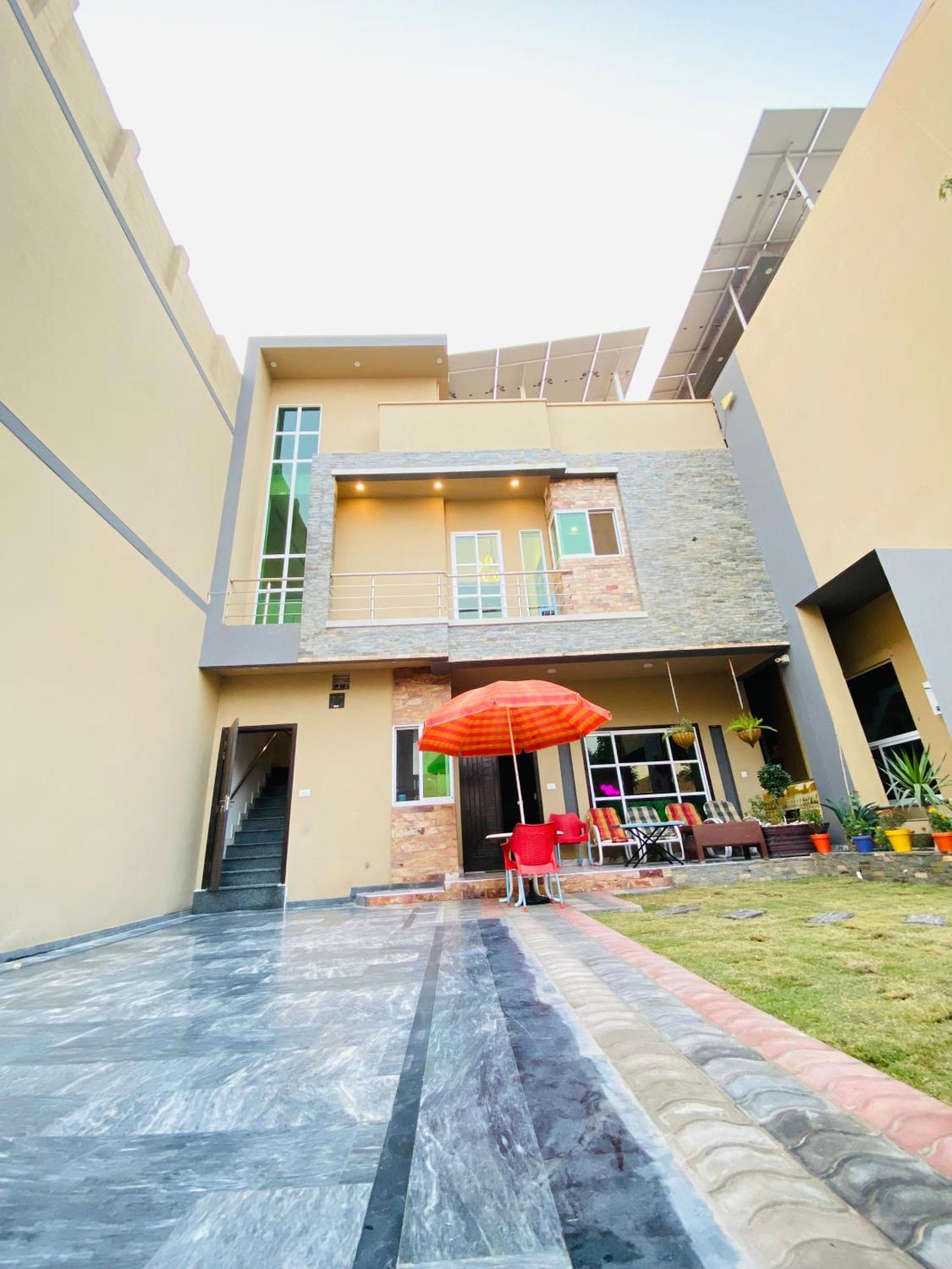 Comfy Cottage Faisalabad Exterior photo